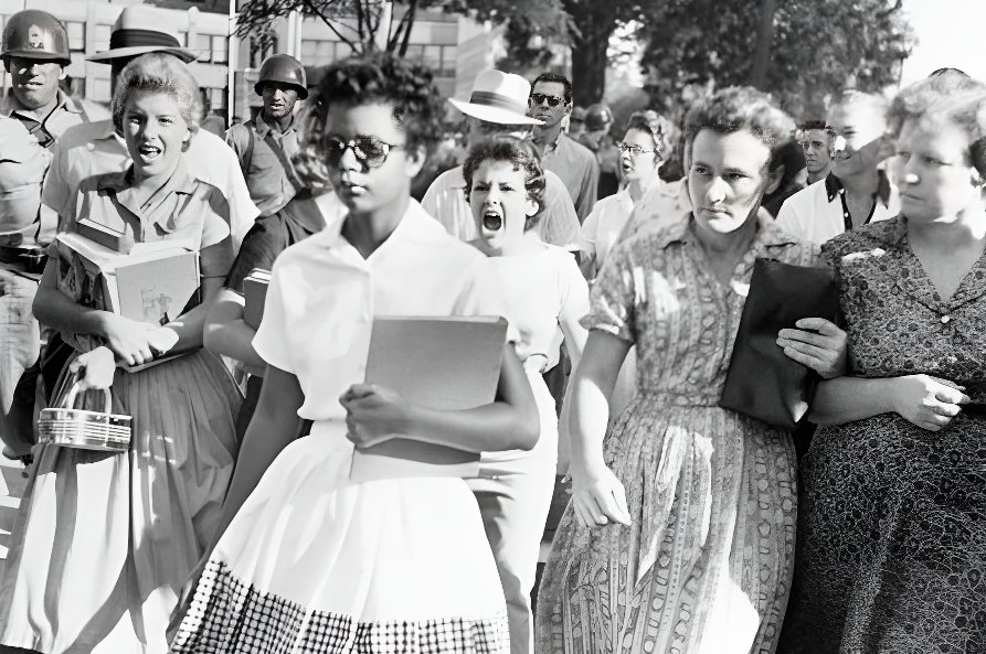authorkaye's tweet photo. @RealLyndaCarter In 1957 Elizabeth Eckford maintained her composure in the face bigotry &amp; inhumanity. @HalleBailey will do the same.🙏#thelittlemermaid https://t.co/WicYyCCXFn