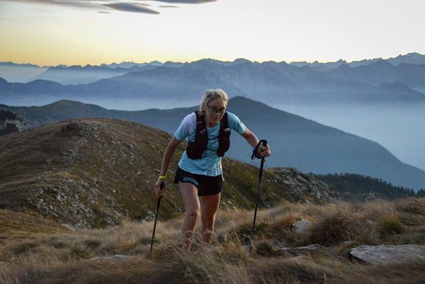 TerritorioTrail's tweet photo. #TOR2022 | Silvia Trigueros pierde el liderato en el @TDG_trail | Al amanecer del cuarto día marcha segunda, por detrás de Sabrina Verjee, a dos horas de distancia. Jonas Russi, salvo hecatombre, llegará hoy vencedor masculino. Juanjo Larrotcha es octavo.
https://t.co/YsZF7dvgoY https://t.co/XuhSY5gIlj