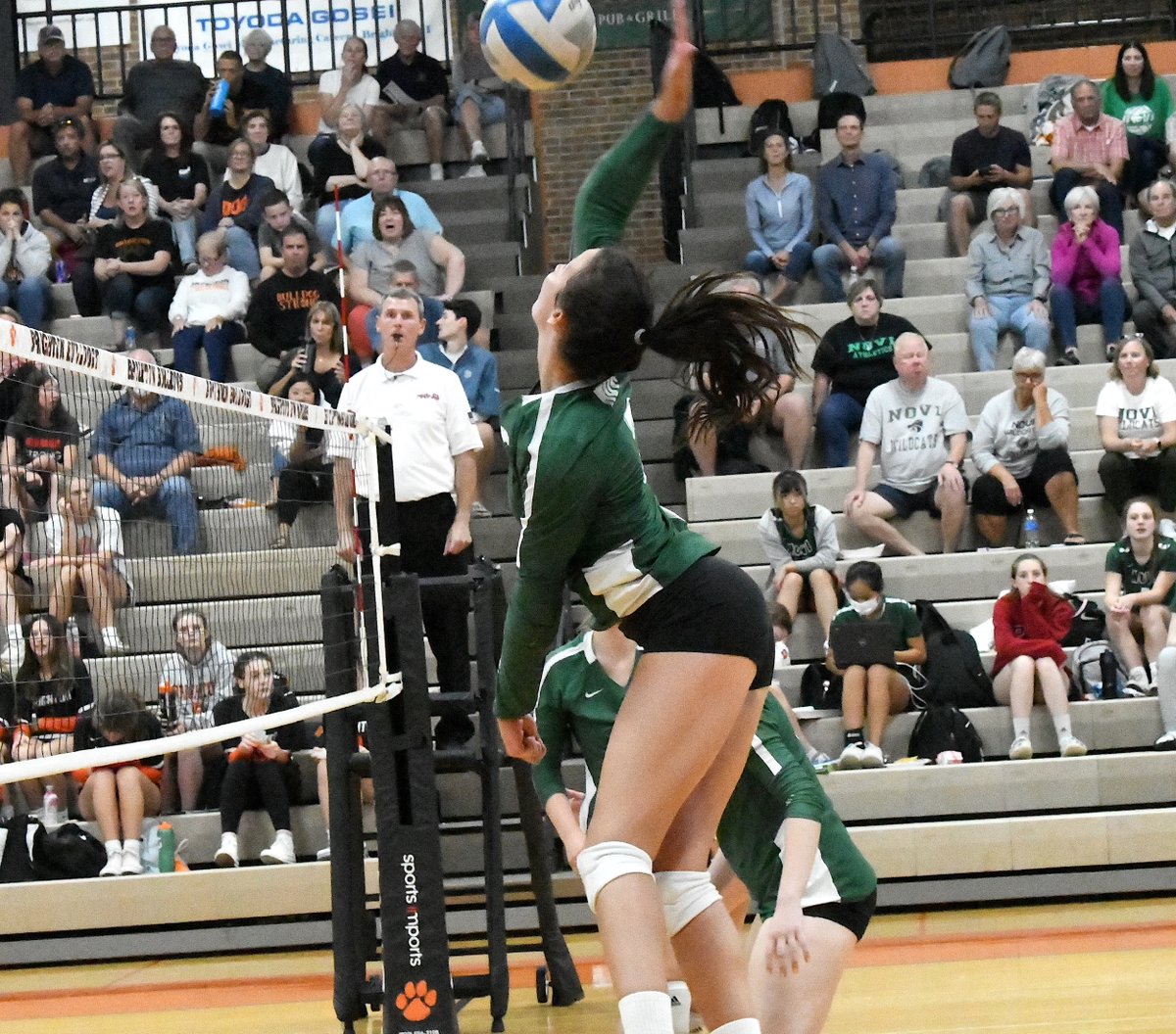 VOLLEYBALL: Miss Volleyball finalist Sarah Vellucci leads <a href="/novi_volleyball/">Novi Volleyball</a> to marathon, five-set win over <a href="/BrightonK12/">Brighton Area Schools</a> to stay unbeaten in <a href="/KLAASports/">KLAA Sports</a> play >> bit.ly/3qxLHpf

<a href="/NoviAthletics/">NoviAthletics</a> <a href="/NCSD/">Novi Community School District</a>