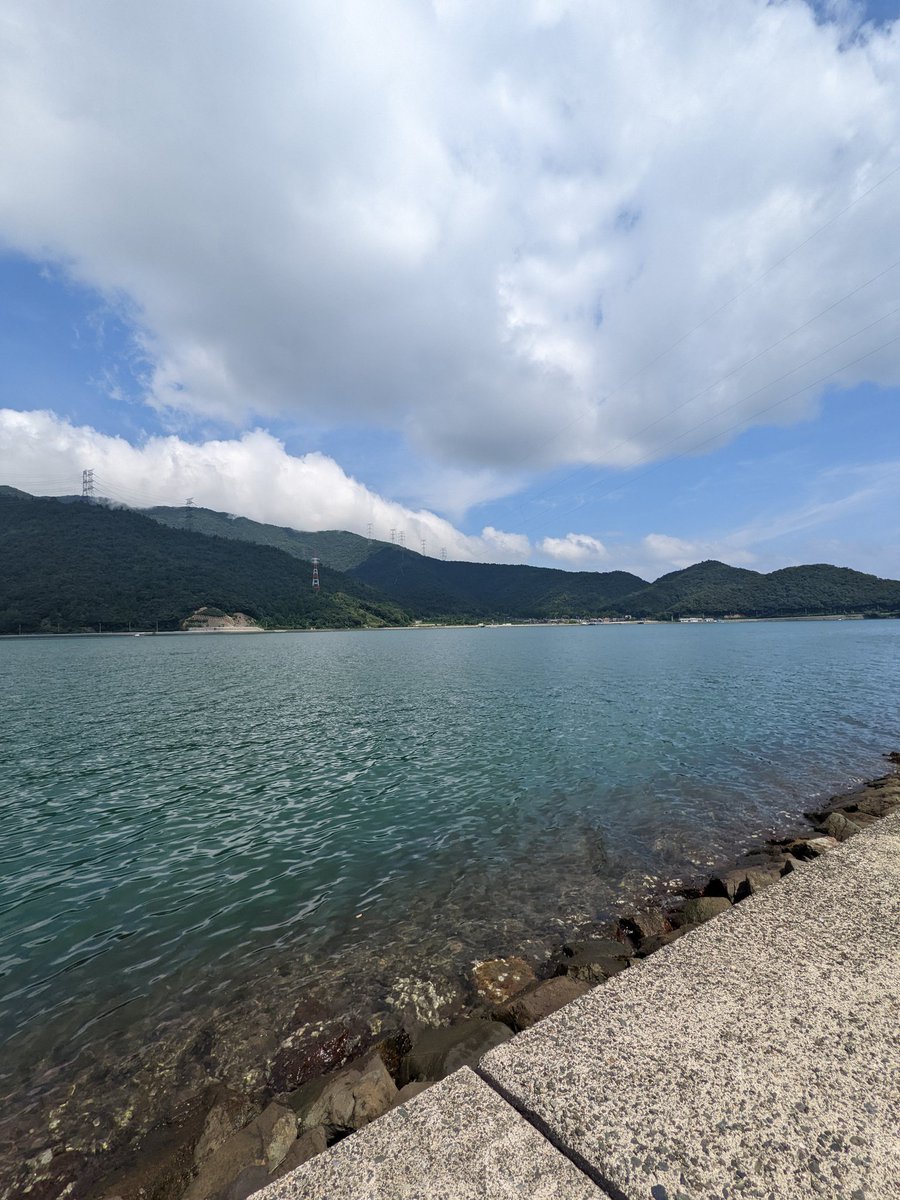 abeseminar_pr's tweet photo. おおい町を散策して感じたことは、景色の素晴らしさです!
道の駅うみんぴあ大飯やSEE SEA PARKに立ち寄ったついでに海沿いをブラブラ歩くのも良いかもしれません

通過するだけではもったいない!
#おおい町 #おおい町サポーター #おおいまちづくりアイデアコンテスト https://t.co/KWPTekSsle