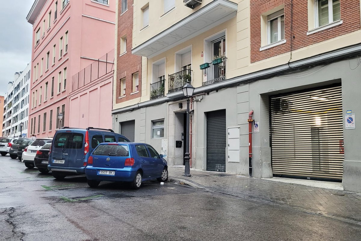 afaunamuno's tweet photo. Con gran emoción anunciamos que las #CocinasFantasma de #AlejandroFerrant8 están cerradas desde hace unos días. Se acaban las basuras, los cientos de camiones y motos, el ruido incesante, el humo... Gracias al incansable trabajo de familias y vecindario. Sí, hay un PERO... 🧵 https://t.co/Lt9pfX42rV
