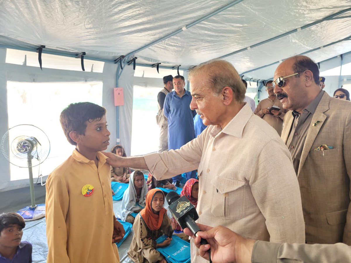 Prime Minister Shehbaz Sharif visits a school set up at the flood relief camp in District Suhbatpur.

 #HelpThemRise