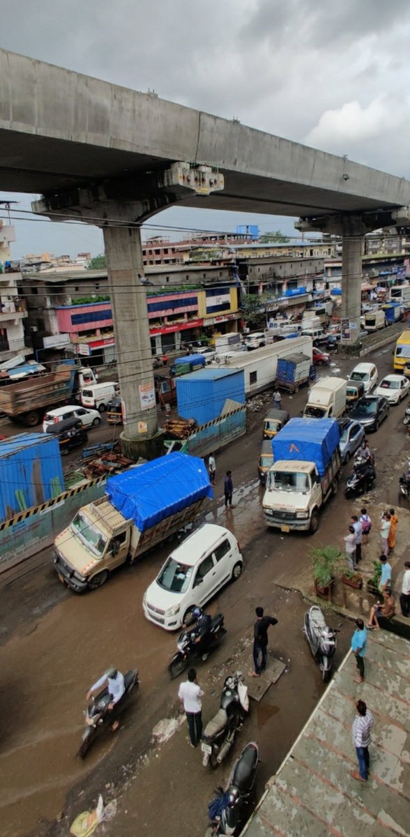 Dear <a href="/MMRDAOfficial/">MMRDA</a> see even trucks are unable to drive safely, thanks your world class roads in Kalher, Bhiwandi. Why dont you care about #Thane District? #mumbai #bhiwandi