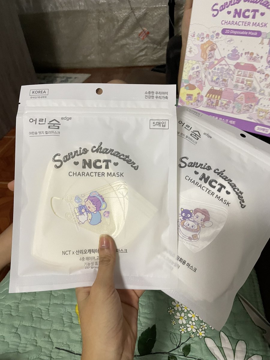 ems_suh_gastos's tweet photo. #em_mails
Thank you to @thevivishoppe for these jisung and johnny facemasks especially for asking us again nung naging available siya ulit. My brother is so happy with his jisung mask and the freebies too that he doesn’t even want to share it with me 😂
#TVSFEEDBACK https://t.co/gNWZ5FEx66