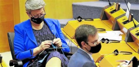 Brusselsinafunk's tweet photo. @mseltzermayr @Berlaymonster @vestager No need for a knitwear bank, half the College is on it. https://t.co/hAVzPyRf8b