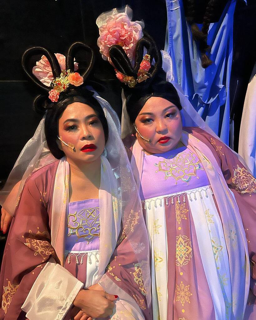 pam_oei's tweet photo. This is my sister from another mister @bigdimsumdolly 
These 2 photos happened to be taken during our only “lull” moments backstage while @jodecro was holding the fort onstage.

20 years doing this together leh! Whaddya think of that?!

#dimsumdollies #s… https://t.co/JBwXyYx1OV https://t.co/qJe4hpR2Ig