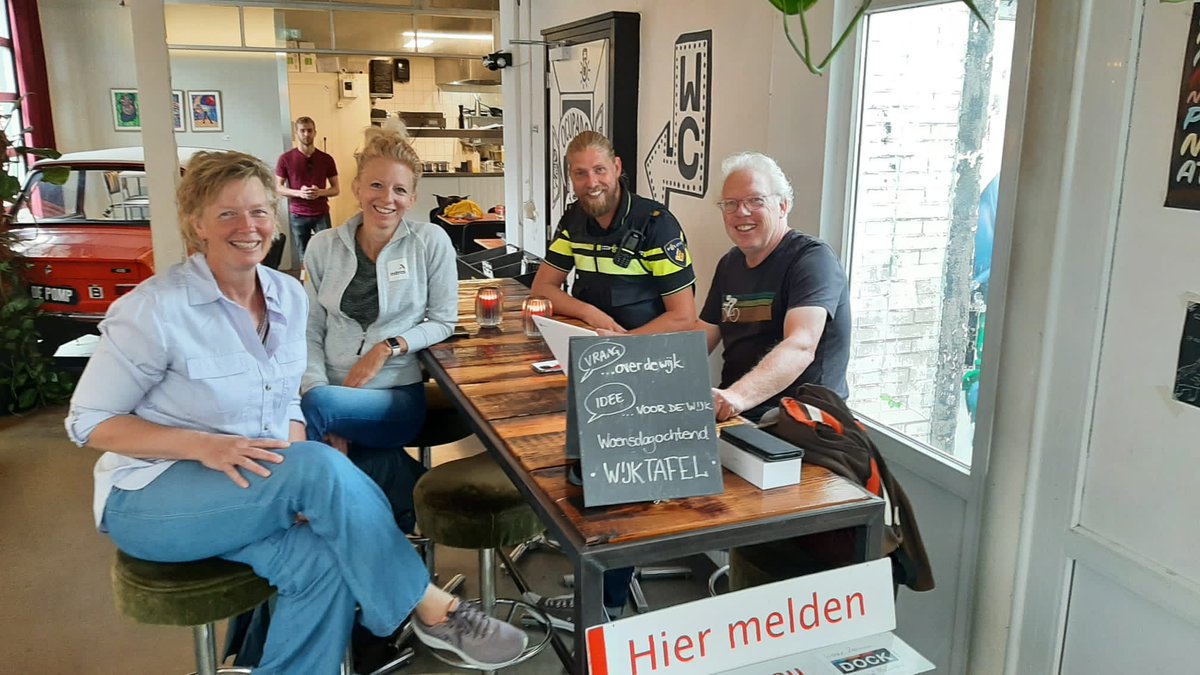 Weer met 4 partners (Mitros, Dock, politie, Wijkbureau) aanwezig bij de wijktafel! Elke woensdag bij De Pomp.