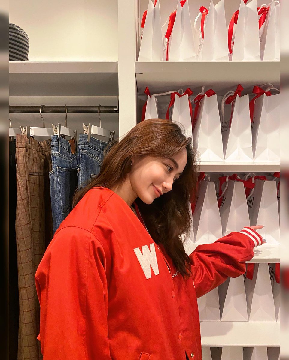 Lin_tongfei's tweet photo. 仕事を終える
お気に入りの服を買いに来て帰宅
今日は楽しかった😊😊
#日本 #京都 #東山区 #ショッピングモール #服 #服を買って食べる https://t.co/kiky1d5Kfn