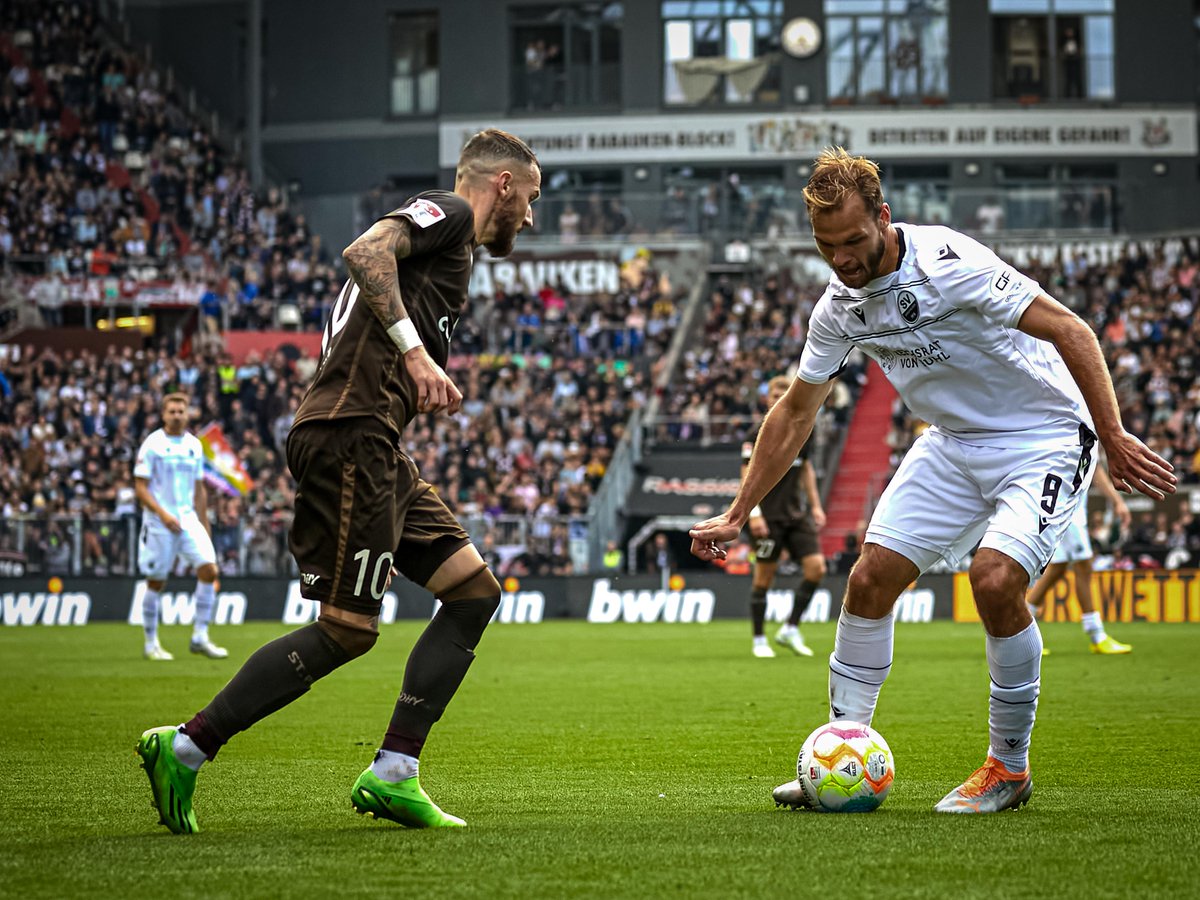 SV_Sandhausen's tweet photo. 🗣️ Alois #Schwartz: Gefreut hat mich, dass die Einwechselspieler Cebio #Soukou, Chris #Kinsombi und Matej #Pulkrab Schwung reingebracht haben.
#SVSH96 📸 SVS/Eibner https://t.co/Sw0FgAzNp0