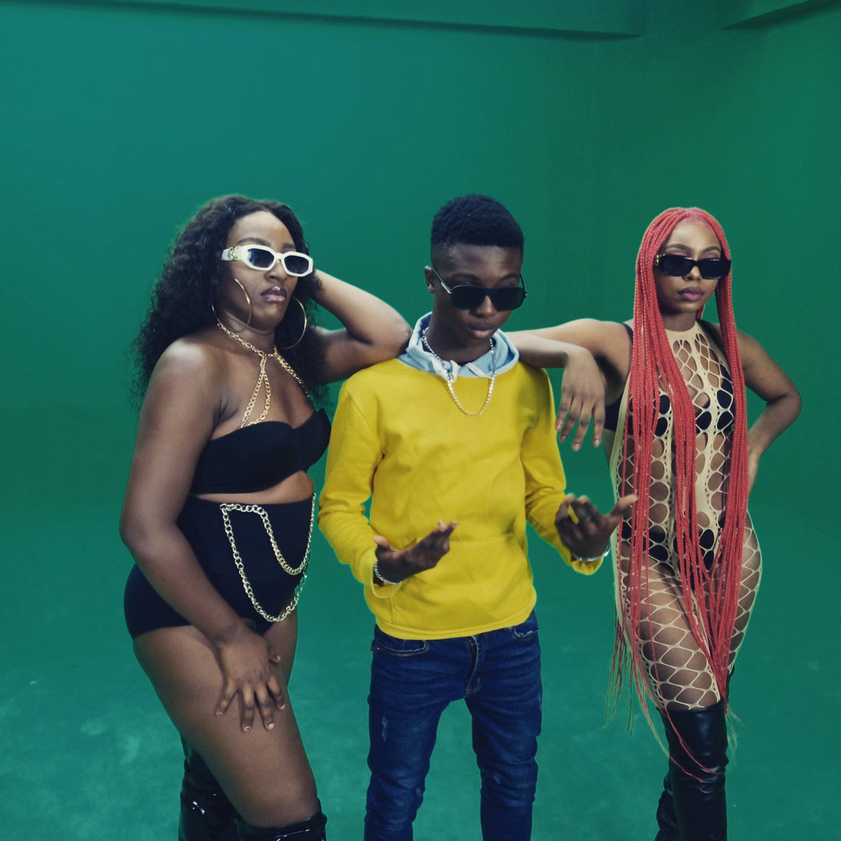 yungbosmusic's tweet photo. It is all love ❤ for the #NIGERIANPRINCE 🤴
Can you feel the heat 🔥 🌡
#afrobeats #afropop #nigeria #naija #lagos #sexy #shutdown #wizkidfc #badtoyou #burna over2.5 #mlle #davido #asake #wizkid #machala #peterobi #tinubu https://t.co/39AVGXyj1o