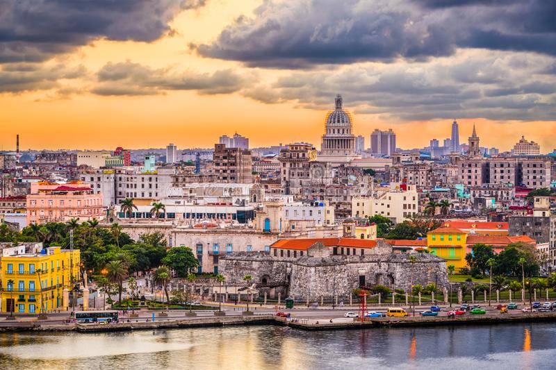 Mayre_1979's tweet photo. Aquí les dejo algo lindo de Cuba, una vista espectacular#Equipo238,#CommunityManager,@Beatrizaulacm ,@aulaCM https://t.co/t9CLmew9vj