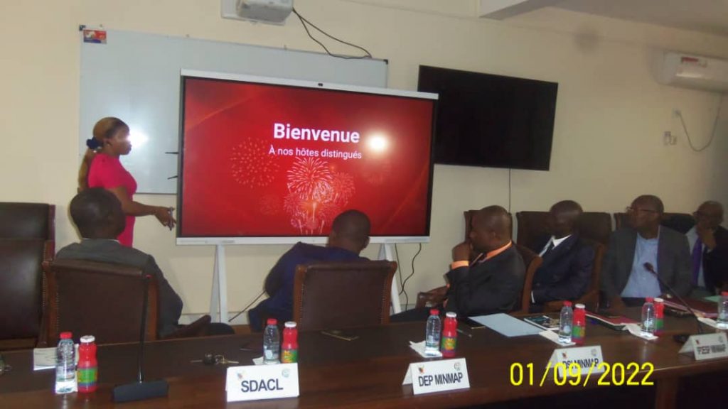 Minmap_Officiel's tweet photo. Quelques images relatives à la cérémonie de réception officielle de l’unité du système de vidéo conférence intelligent ( Huawei Idea Hub) offert par le groupe Huawei ce vendredi 2/09/2022 , salle de conférence du MINMAP. https://t.co/jh2tSy9VYs