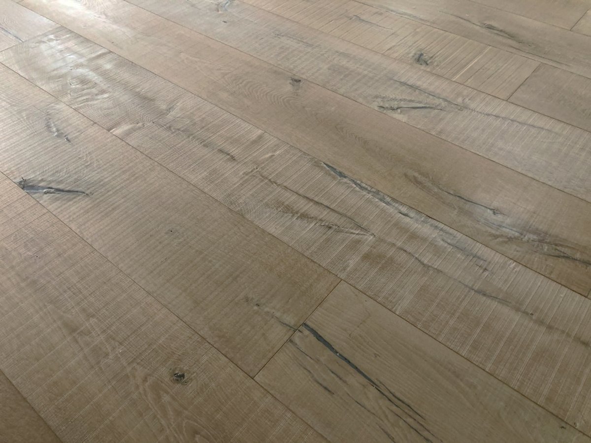 jiang07030615's tweet photo. Thank you very much for Alistair choosing our Distressed Saw Marks flooring😘.
#flooring #woodflooring #engineeredflooring #beautifulfloors #interiordesign #designinspiration #renovationproject #renovationideas #homedecor #architecture #floorplan #renovation #building https://t.co/sYJ1OippUn