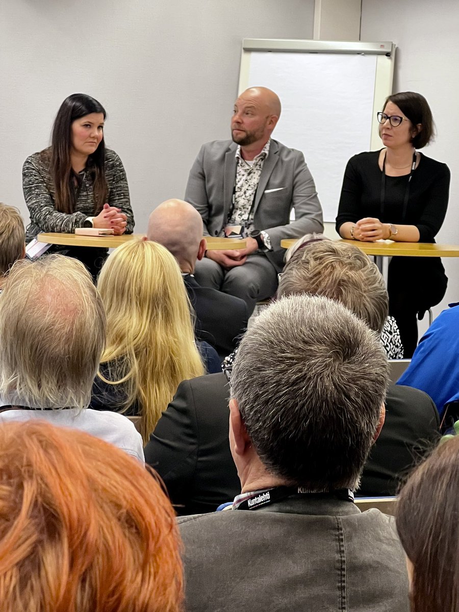 Elinvoimaiset kehyskunnat esittelyssä. 

Kiitos <a href="/KjLeinonen/">Linda Leinonen</a> <a href="/tuomas_lohi/">Tuomas Lohi</a> ja <a href="/TerhiKalli/">Terhi Källi</a> erinomaisesta esittelystä. 

#kehyskunnat #kuntamarkkinat #johtaminen