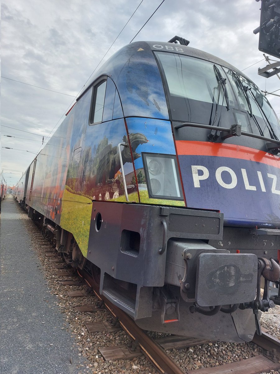 AlexandraEbner3's tweet photo. 👇 Das war mein heutiges Gefährt am NJ 469 😍

#nightjet #ÖBB #traindriver #triebfahrzeugführerinausleidenschaft #vorneistwowirsind https://t.co/fZbpAonfFI