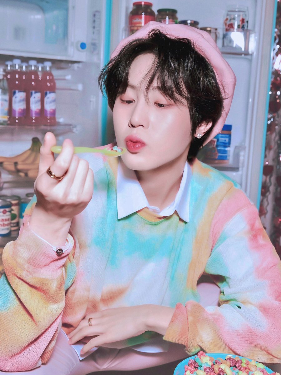 AZURE_SW's tweet photo. 🌸🎉

#하성운 #HASUNGWOON https://t.co/yRwbDXK56U