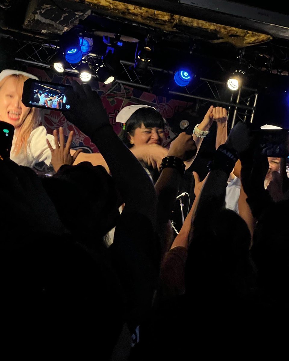 PUNKLOVE1208's tweet photo. 先日からFATESの解散ライブレポが沢山上がってきてて、それ見るたびに「えぇライブやったなぁ〜」って思い出す✨
他のレポに関してもそうやけど、観に行けなかったライブレポって嬉しいし、やっぱりライブ行ったらライブレポして欲しいね🎶 https://t.co/EU58bL8xoJ