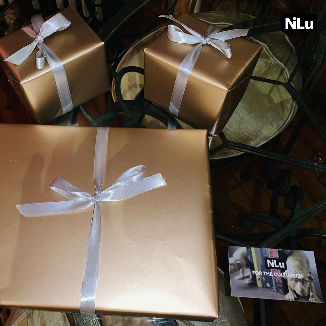 ShopNilu's tweet photo. #repost. We have a serious paper addiction and crazy gift wrapping skills.   Offered at our Harlem store or online.   You'll come away looking like a gifting superstar. 

FOR THE CULTURE(D)

#wrappedgifts #uniquegifts #perfectgiftforhim #perfectgift #perfectgifts #perfectchristma https://t.co/pzxp35vlVQ