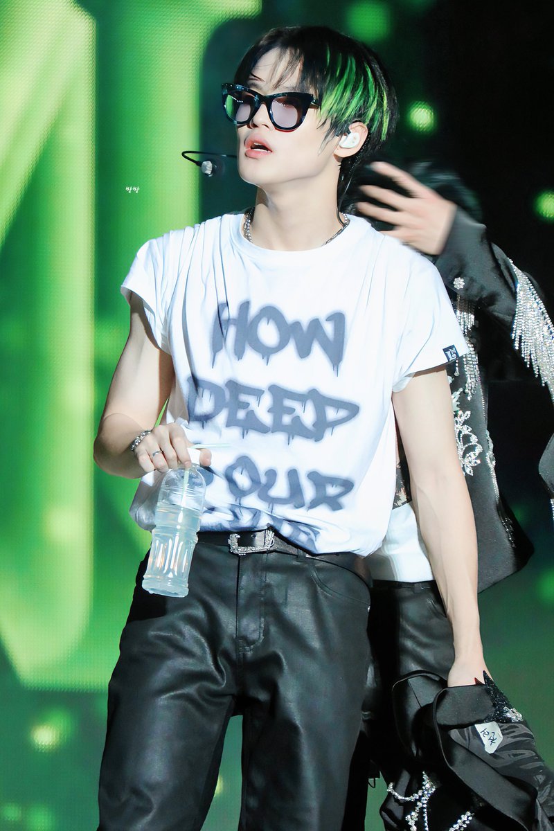 zhonghourly's tweet photo. 🥵

#CHENLE #천러 #辰乐 https://t.co/GXLGfAJu7B