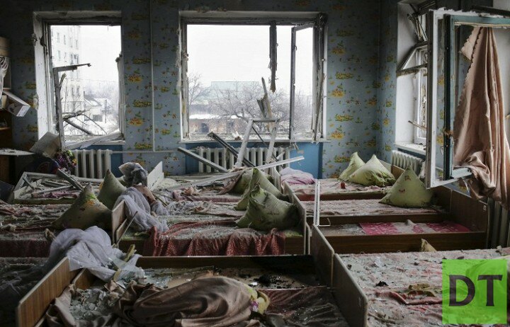 ВСУ обстреляли детский сад в Докучаевске, ранены дети

«В результате обстрела детского сада ВСУ в Докучаевске ранено 4 человек, из них 2 детей 2018 года рождения и 2020 года рождения», - сообщили власти города.

donbasstoday.ru/vsu-obstrelyal…