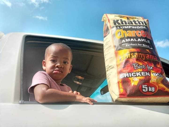 Maybe your soulmate is just a bag of #KhathiCharcoal kwaz'ba🤷🏿‍♂️