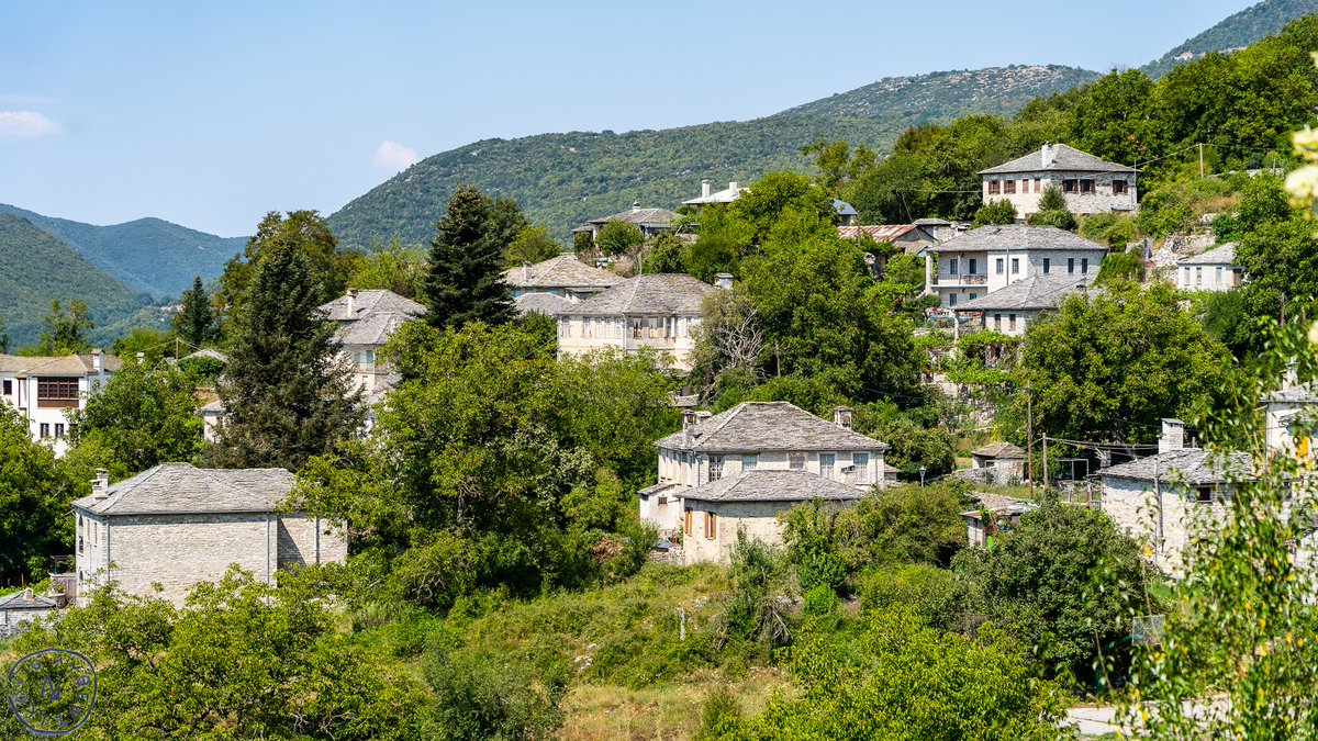 ToAuthentiko's tweet image. #ΚΟΥΚΟΥΛΙ_ΖΑΓΟΡΙΟΥ! Τα Ζαγοροχώρια είναι ο μεγάλος θησαυρός της Ελλάδας και ακόμη ένας κρυμμένος θησαυρός της Ηπείρου! Αρκεί να τα «γευτείς»… με τον σωστό τρόπο για να γνωρίσεις την μαγεία τους.  

Το #Αυθεντικό συναντά το Κουκούλι μετά την μικρή πεζοπορία από του Κήπους.