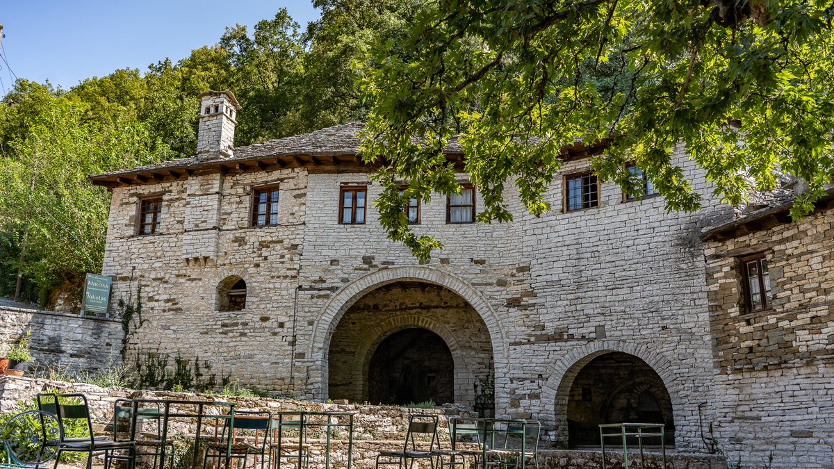 ToAuthentiko's tweet image. #ΚΟΥΚΟΥΛΙ_ΖΑΓΟΡΙΟΥ! Τα Ζαγοροχώρια είναι ο μεγάλος θησαυρός της Ελλάδας και ακόμη ένας κρυμμένος θησαυρός της Ηπείρου! Αρκεί να τα «γευτείς»… με τον σωστό τρόπο για να γνωρίσεις την μαγεία τους.  

Το #Αυθεντικό συναντά το Κουκούλι μετά την μικρή πεζοπορία από του Κήπους.