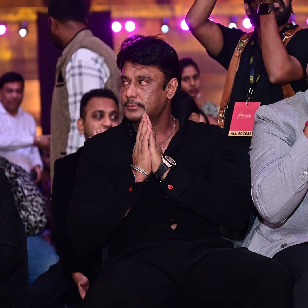 Wolf777news's tweet photo. Elegance personified at #SIIMA2022 by none other than @dasadarshan

Sponsor: @Wolf777news 

#awards #southindiancinema #darshanthoogudeepasrinivas #bengaluru #india #Wolf777News https://t.co/O6MfVIR97o