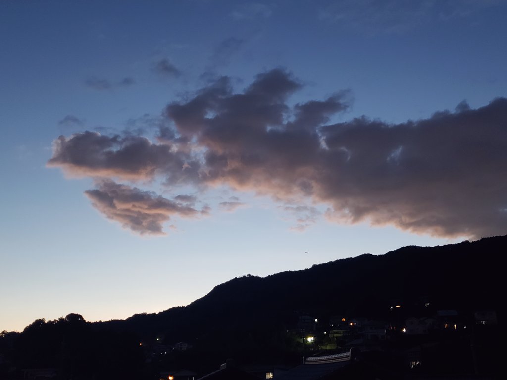 meesuke1's tweet photo. イマソラ #いまそら #sunset
#dragon #龍 #夕方の空 #雲
#LookLikedragon ?🐲🙌😂🙏☺️ https://t.co/pip5zvekNR