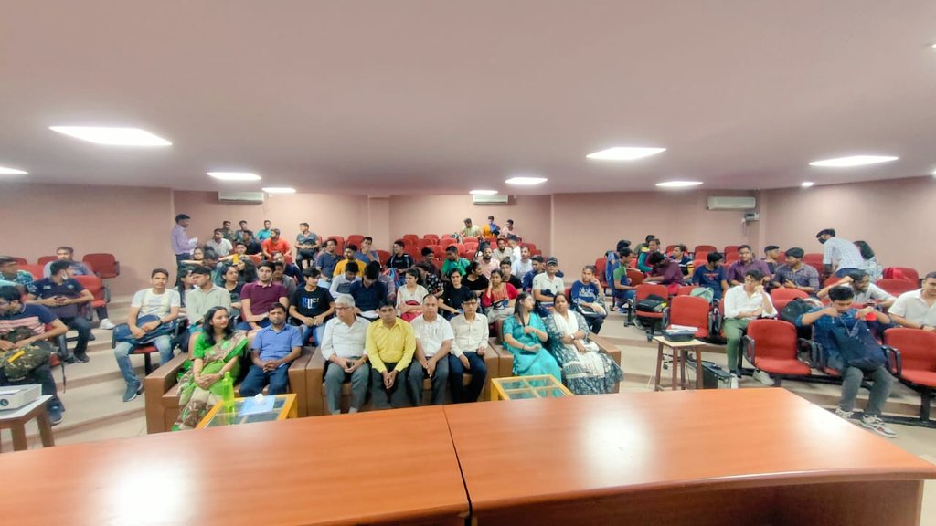 okaysammy23's tweet photo. Had this great opportunity to address the students and faculty of my college during #induction program .
@GGSIPUIndia @AICTE_INDIA @ecell_hmr https://t.co/HZmdqUHtyn