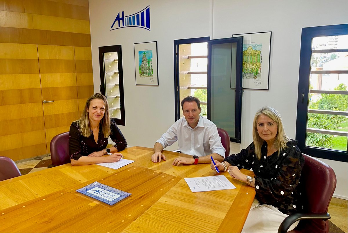 Junto a <a href="/MJosePulido/">MariaJosé</a> <a href="/AytoHuelva/">Ayuntamiento Huelva</a> hemos recibido a <a href="/TauFundacion/">Fundación TAU</a>, para colaborar con la II Jornadas de la #Discapacidad que se desarrollarán el 28 y 30 de noviembre en #Huelva. Participaremos en una ponencia sobre nuestros servicios de accesibilidad puestos en marcha estos años.