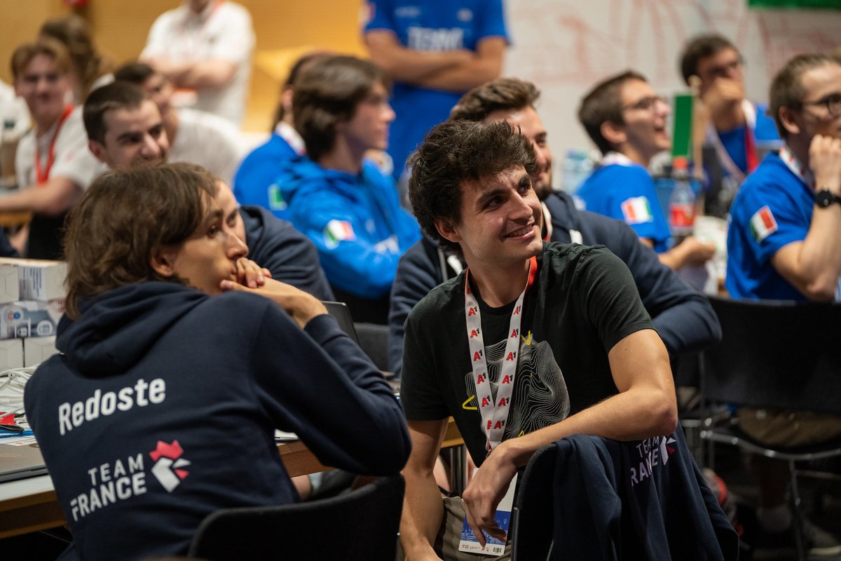 [#ECSC2022] 🇫🇷 🇪🇺
Les premiers flags de la journée 🚩🚩🚩
<a href="/Cybersec_EU/">CyberSec_EU 🇪🇺</a> <a href="/enisa_eu/">ENISA</a> #CTF #TeamFR

Suivez l'évolution de la compétition de l'#EquipeFrance en temps réel 👇
ecsc.eu