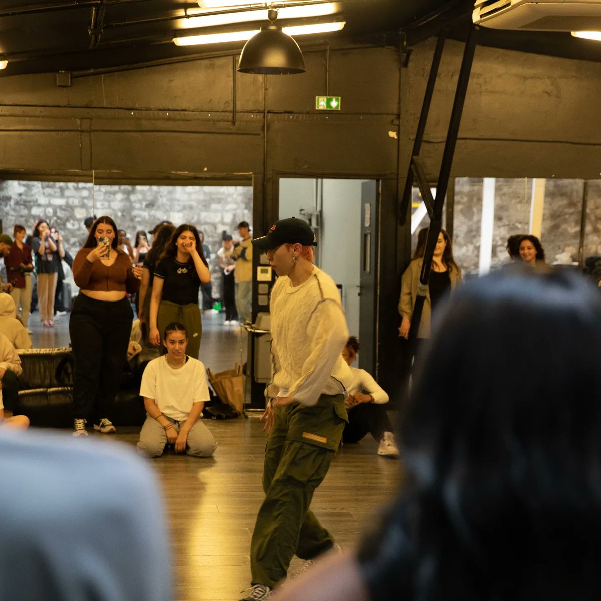 BetweenProd's tweet photo. Petit aperçu de notre dernier K-POP Dance workshop by Hyeonseok, et un avant-goût de ce qui vous attend le 25 septembre prochain !
Alors qui n'a pas encore pris sa place ?

Lien en bio ⬆️ https://t.co/M7tfsxDOYE