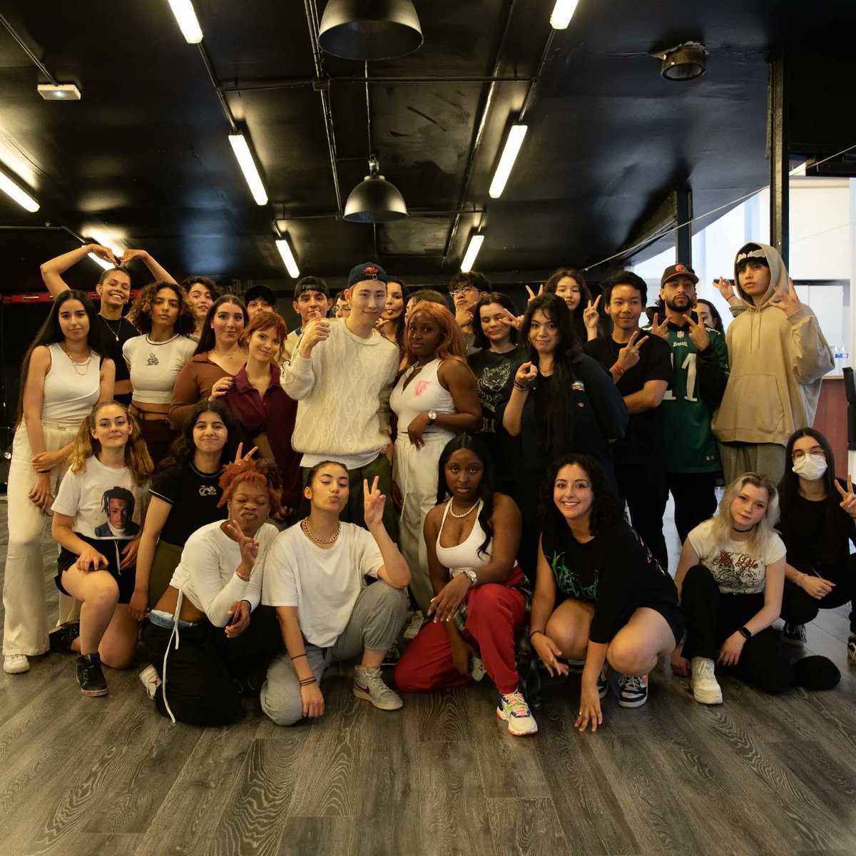 BetweenProd's tweet photo. Petit aperçu de notre dernier K-POP Dance workshop by Hyeonseok, et un avant-goût de ce qui vous attend le 25 septembre prochain !
Alors qui n'a pas encore pris sa place ?

Lien en bio ⬆️ https://t.co/M7tfsxDOYE