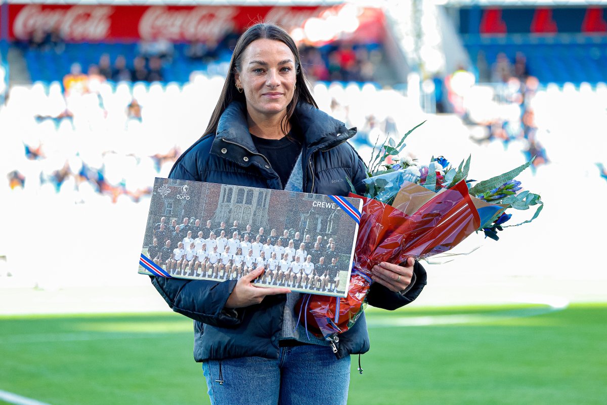 🎂 Hallbera Guðný Gísladóttir fagnar í dag 36 ára afmæli sínu, en hún var heiðruð fyrir feril sinn með landsliðinu fyrir leik Íslands og Belarús í september.

🥳 Happy 36th birthday to former player <a href="/HallberaGisla/">Hallbera Gisladottir</a> 

#dottir