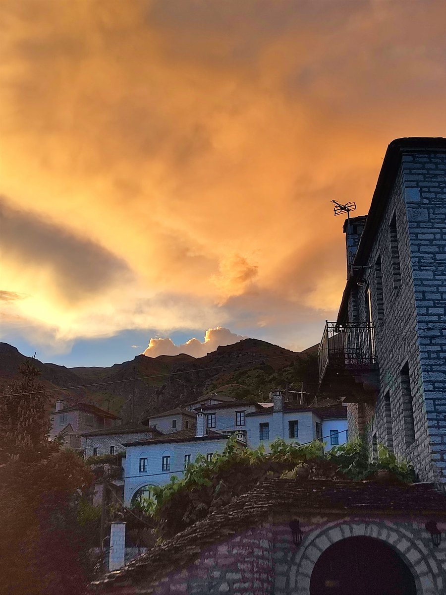 OldSchool_Hotel's tweet image. Συρράκο τού Αυγούστου...
#stigmes #2022