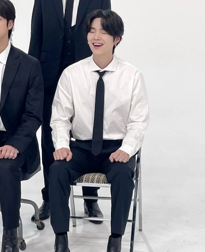 bts_1332010's tweet photo. He is so cute 😊 https://t.co/o3JNBA2HUX