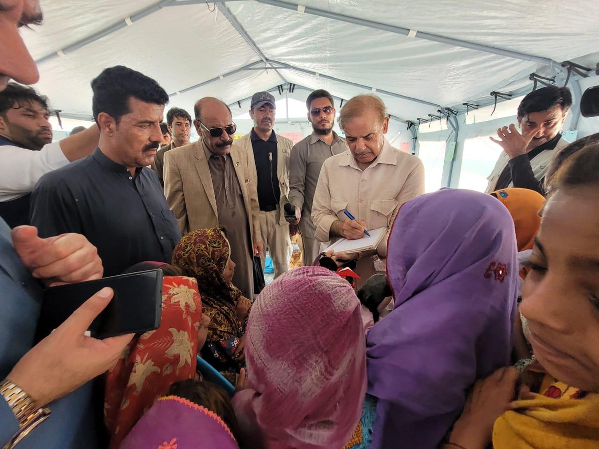 Balochistan: Prime Minister Shehbaz Sharif visits a flood relief camp in District Suhbatpur.

#HelpThemRise