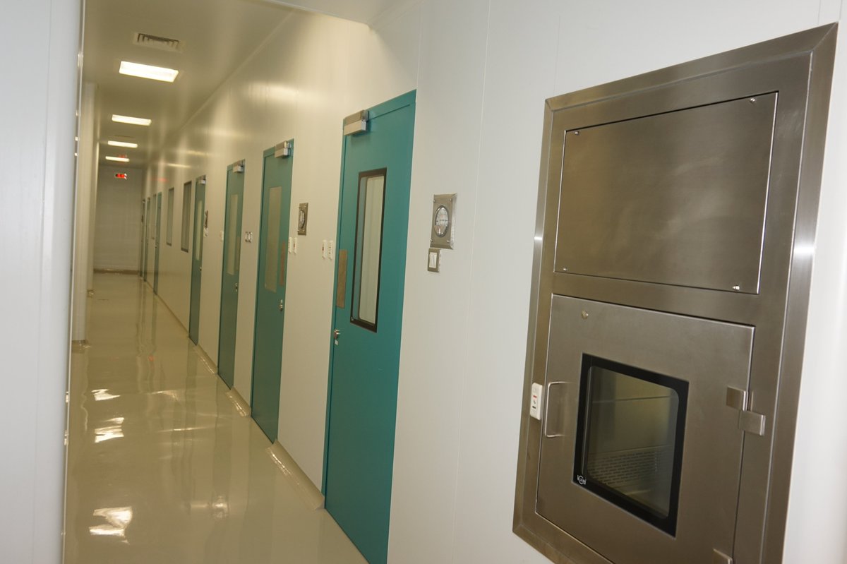 pharma_access's tweet photo. Cleanroom requires a carefully controlled environment with GMP to prevent contamination. Proper air filtration, careful lab design &amp; well-designed operating procedures establish cleanliness levels
@pharma_access helps in effective cleanroom &amp; turnkey pharma facility.

#Pharma22 https://t.co/QIOYdCf9xV