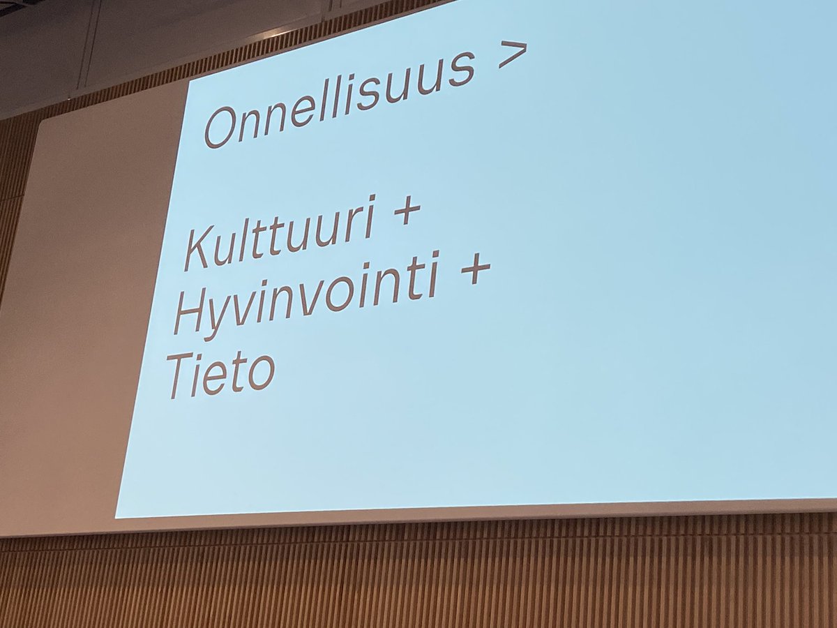 Kine2022's tweet photo. Pääsuunnittelija Teemu Kurkela @JKMMArchitects esittelee onnellisuuden infrastruktuurin peruspilareita.  #kine2022 https://t.co/3jTkzseK1n