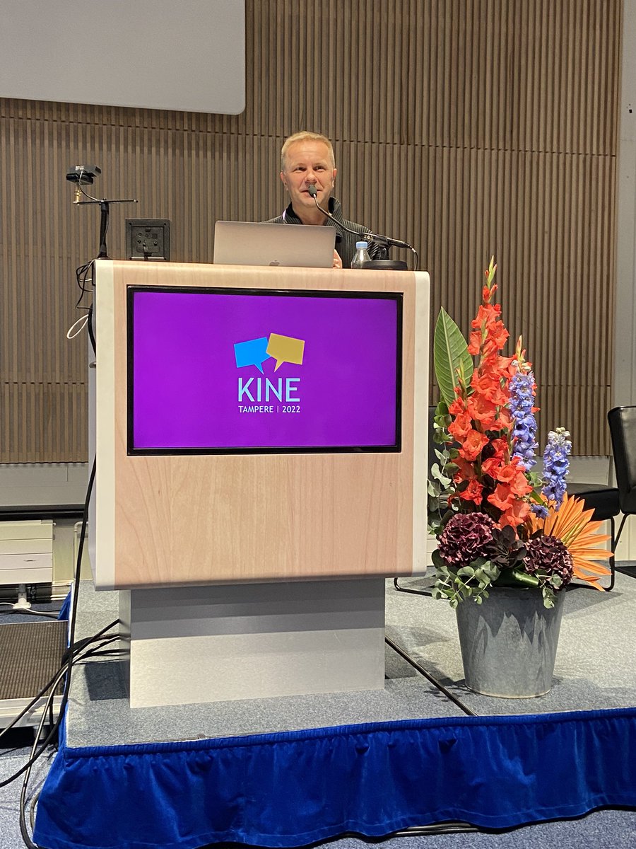 Kine2022's tweet photo. Pääsuunnittelija Teemu Kurkela @JKMMArchitects esittelee onnellisuuden infrastruktuurin peruspilareita.  #kine2022 https://t.co/3jTkzseK1n