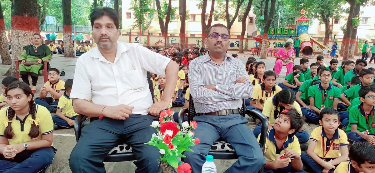 KVDurgapurCMERI's tweet photo. #हिन्दीदिवस_१४सितम्बर_२०२२

हिन्दुस्तान की है शान हिन्दी,
हर हिन्दुस्तानी की है पहचान हिन्दी,
एकता की अनुपम परम्परा है हिन्दी,
हर दिल का अरमान है हिन्दी
हिन्दी दिवस पर आप सभी को शुभकामनाएं
@EduMinOfIndia @KVS_HQ @ROKolkata @binodbehera25 @Rameshmandal71 @hl_chaudhary @PKCHANDRAN1 https://t.co/B3sSZSc1q2