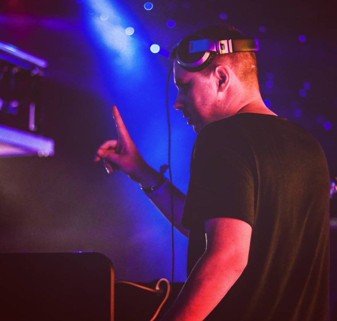 When the <a href="/TwitchLondon/">TwitchLondon</a> Crowd wants one more tune!!! 🤣🤣🤣