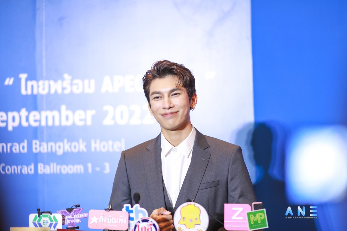 ANiceEnt's tweet photo. ภาพบรรยากาศสัมภาษณ์ มิว ศุภศิษฏ์ งาน “ไทยพร้อม APEC พร้อม” เชิญชวนคนไทยเป็นเจ้าภาพงาน APEC 2022 THAILAND 
#APECพร้อมไทยพร้อม #APEC2022THAILAND
#มิวศุภศิษฏ์ #MewSuppasit https://t.co/GPaW3vtZLD