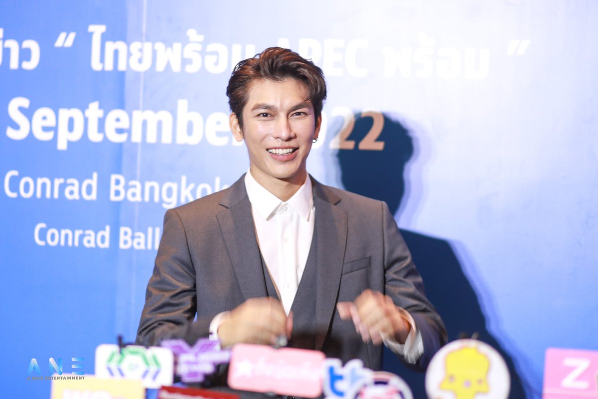 ANiceEnt's tweet photo. ภาพบรรยากาศสัมภาษณ์ มิว ศุภศิษฏ์ งาน “ไทยพร้อม APEC พร้อม” เชิญชวนคนไทยเป็นเจ้าภาพงาน APEC 2022 THAILAND 
#APECพร้อมไทยพร้อม #APEC2022THAILAND
#มิวศุภศิษฏ์ #MewSuppasit https://t.co/GPaW3vtZLD