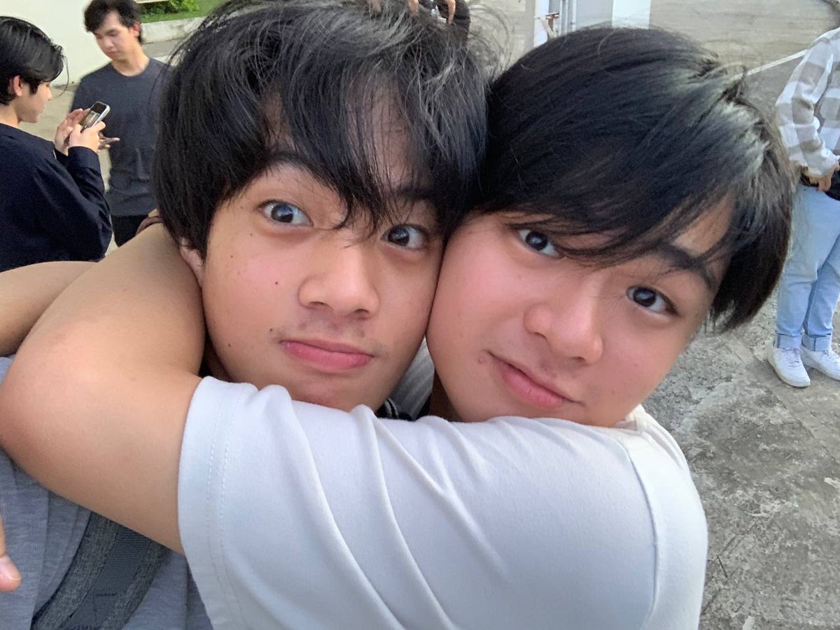 toothplate7_'s tweet photo. Hoping for the best sainyo todaay @_gabsalvador @jeyse_dae @clydethewolffee goodluck and always be here supporting youuu guyss :)) me very proud sainyo mwaaa :* https://t.co/ExKllavEHv
