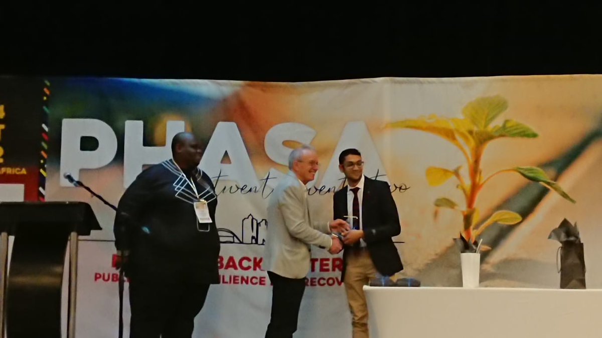 nishanne_jacob's tweet photo. Huge congratulations to public health medicine registrar, Muzzammil Ismail on his well-deserved PHILA award for Emerging Practitioner at #PHASA2022. Halala! @UCT_SPH @uctphm @UCT_news @UCTHealthSci https://t.co/3A7ajwur17