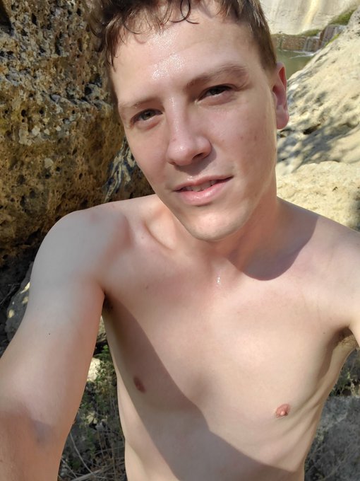 Look at your boy, all sweaty. Went hiking/bouldering today. Gorgeous place. Lost my t shirt climbing<a href="/tag/mvsales"class="tags"><span>#mvsales</span></a>