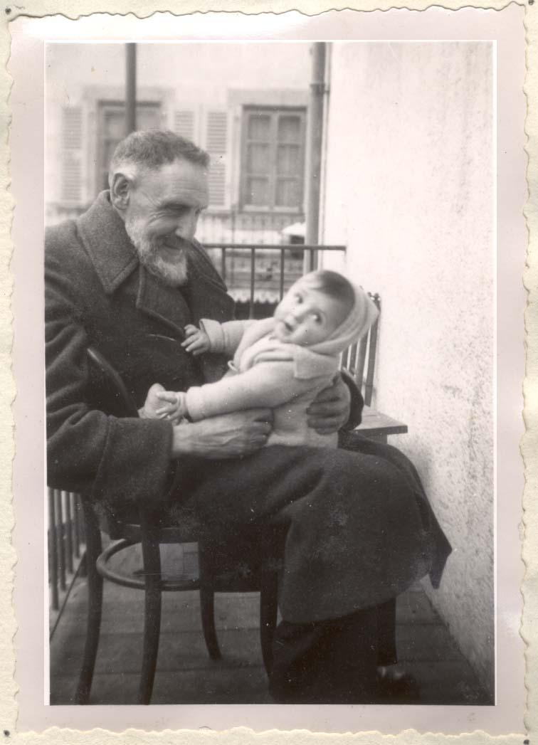 YadVashemFr's tweet photo. Nouveau #BLOG
En 1940, certains #Lander #allemands se veulent "#Judenfrei" et décident de déporter leurs #Juifs.
Le 22 octobre 1940, 7 000 Juifs allemands sont envoyés en #ZoneLibre française : 40 % ont + de 60 ans et plus de 200 ont + de 90 ans.
Lire : https://t.co/8SOmufZzzT https://t.co/hMklcEKiDo