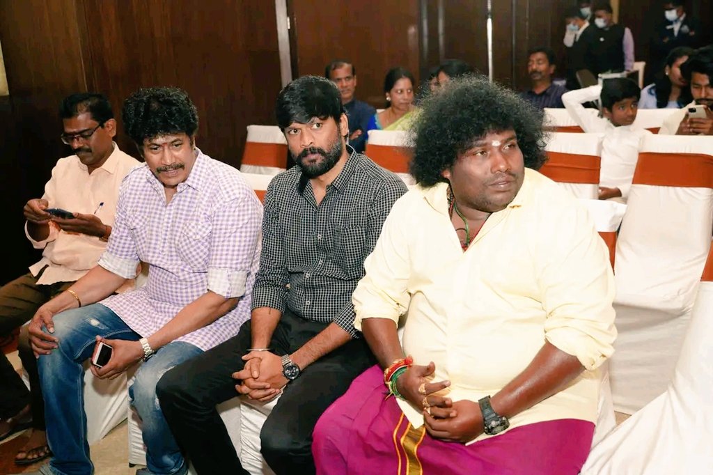 soundararaja_fc's tweet photo. With all your love & support New project Of My Annan
@soundar4uall Movie 🎬
Pooja with @iYogiBabu brother directing by @Kvkathirvelu Anna produced by #Raack Production Pvt ltd
@RaackProd_offl #Productionno1
#Raackproductions #SamCS #PrasannaSKumar #hotelwestin #LawrenceKishore https://t.co/3fidTMNd11